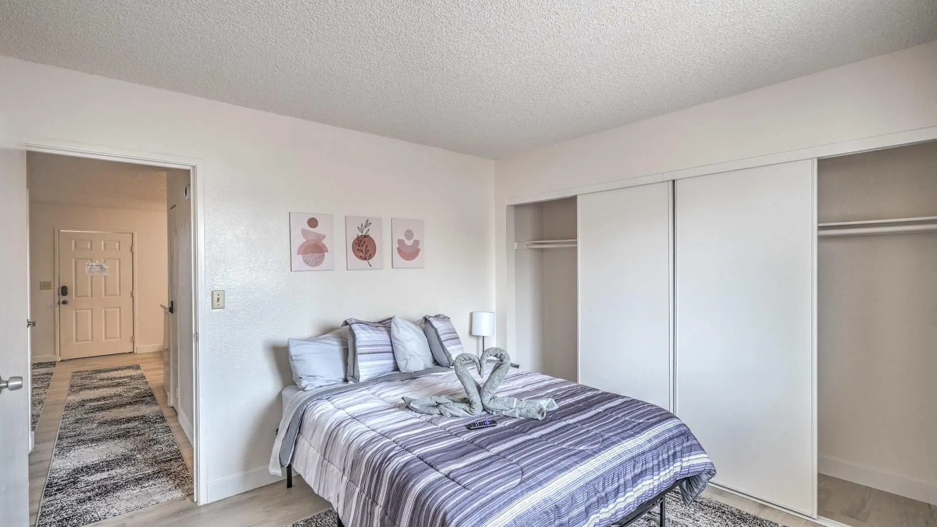 Stylish Stay Near Vegas Strip! Sleeps 6! Las Vegas