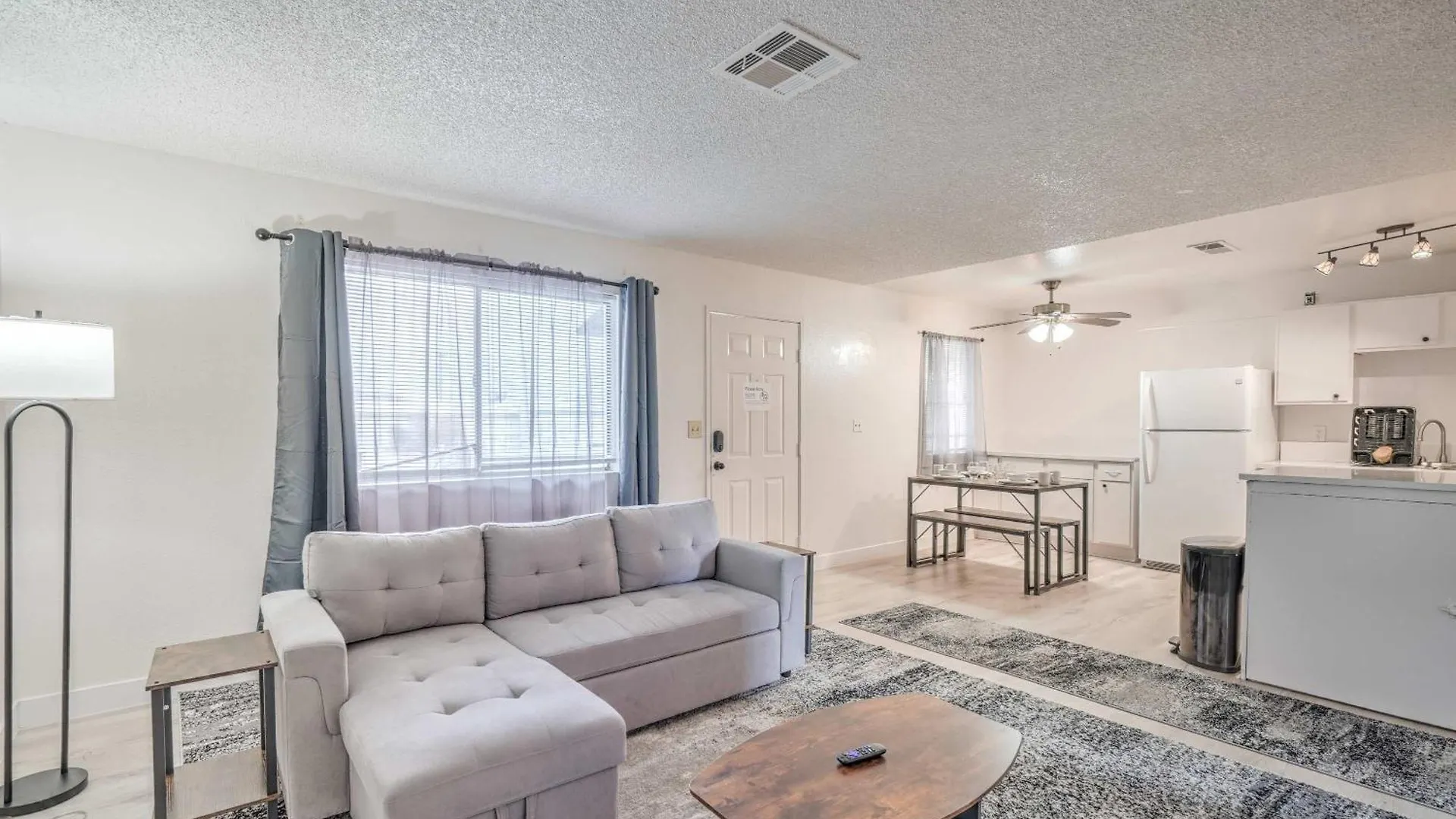 Stylish Stay Near Vegas Strip! Sleeps 6! Las Vegas